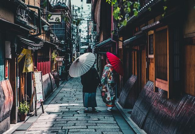 Dos mujeres en kimonos en Japón